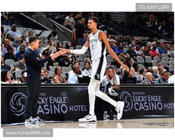 文班亚马状态低迷致马刺吞赛季首败全队需紧急调整应对危机困境挑战